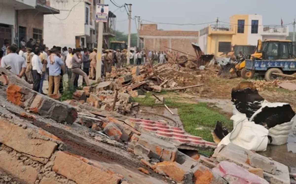 देवला में अवैध निर्माण पर ग्रेटर नोएडा प्राधिकरण की बड़ी कार्रवाई, छह हजार वर्ग मीटर जमीन मुक्त